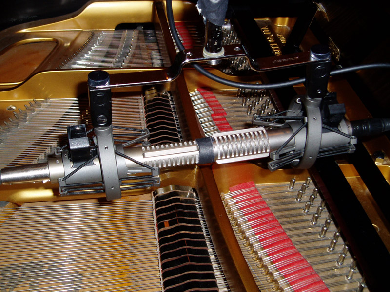 Two R-121s in Blumlein, one above the other, over the piano hammers at a Blink-182 session