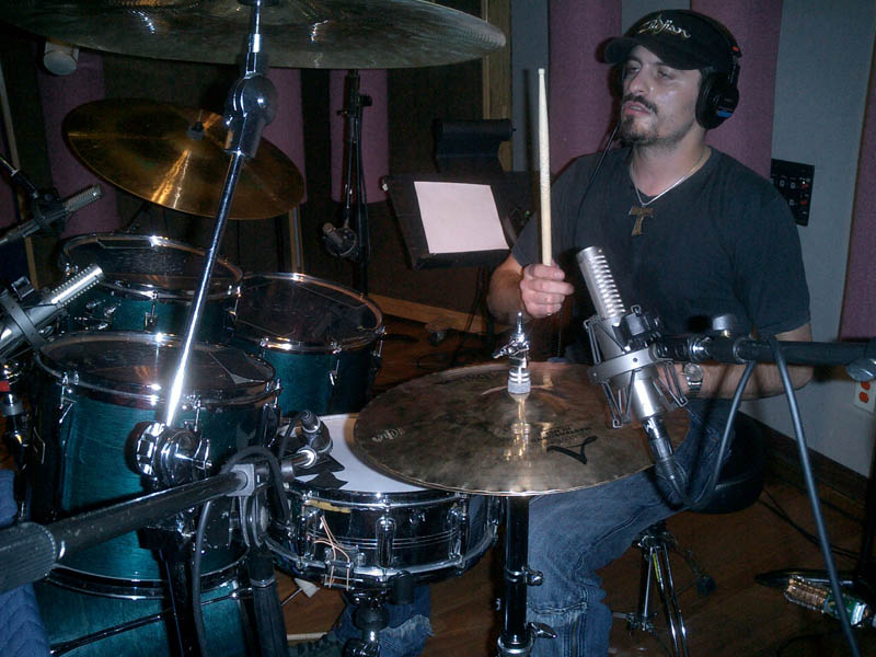 R-121 ribbon mics angled at 45 degrees on toms in a Bruce Swedien setup
