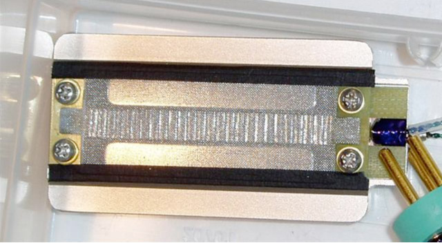 A corrugated aluminum ribbon element with its damping screen